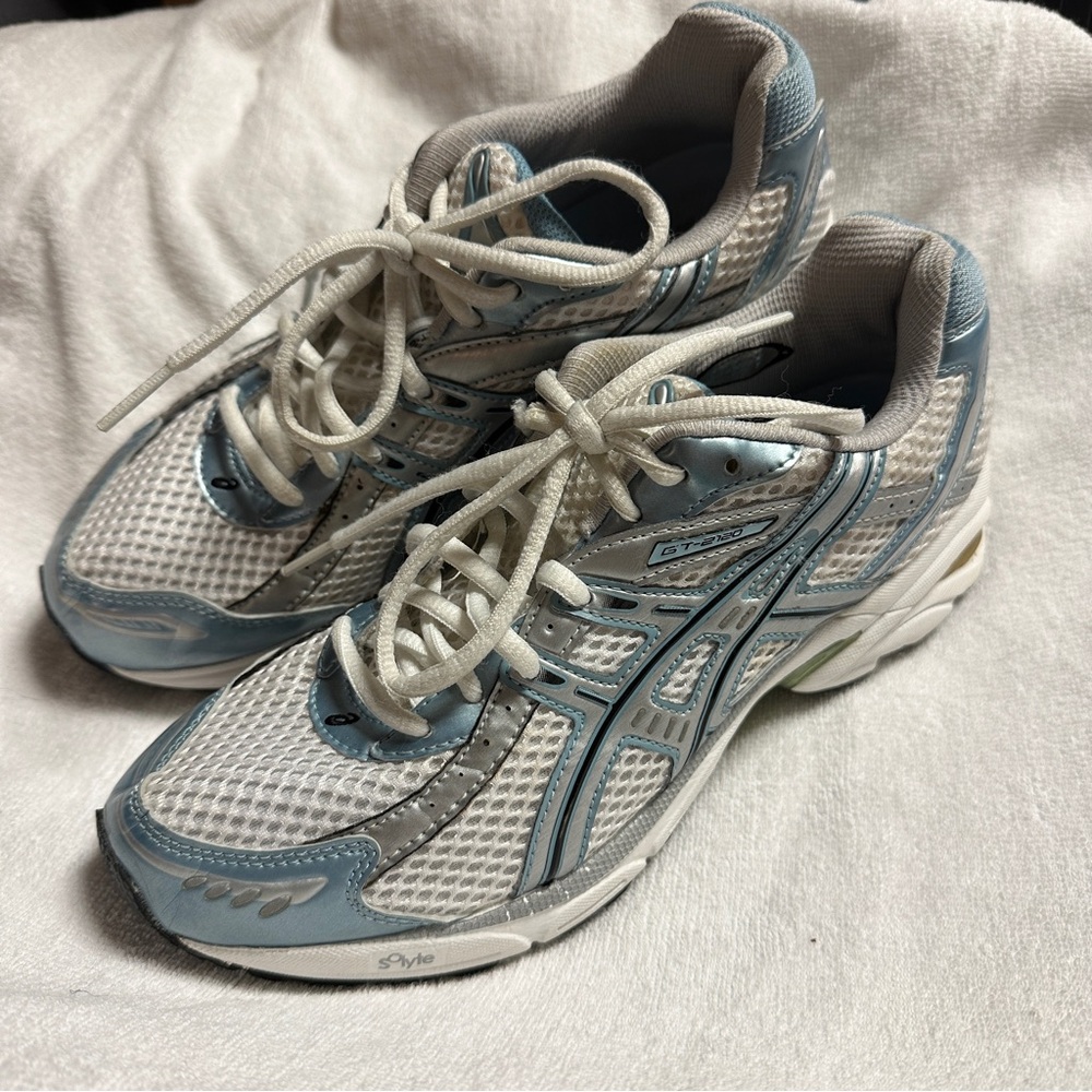ASICS Women's White and Blue Running Shoes